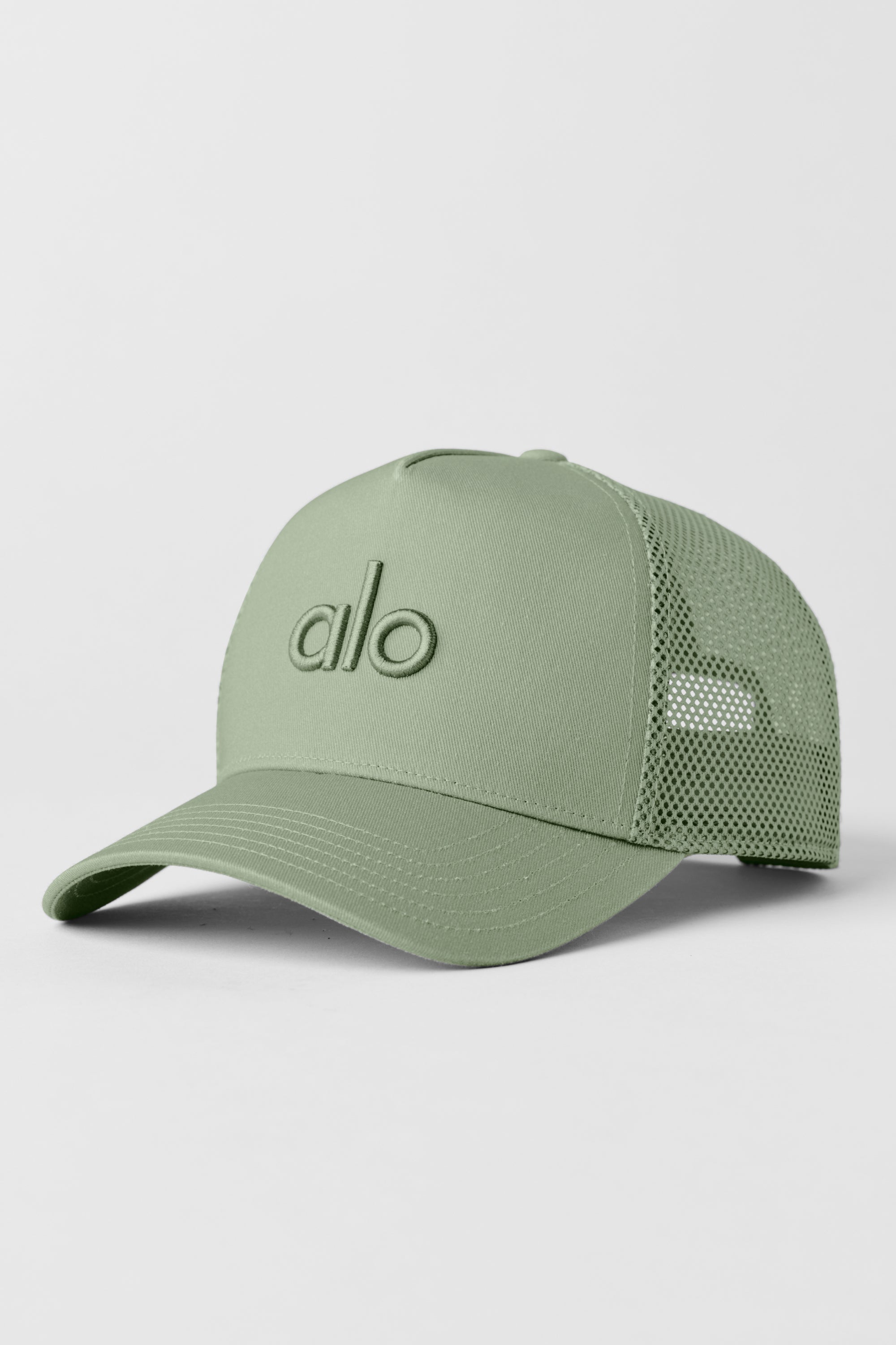 alo Yoga District トラッカーハット Dune Grass A0467U_07947_b1_s1_a3_dSU26.